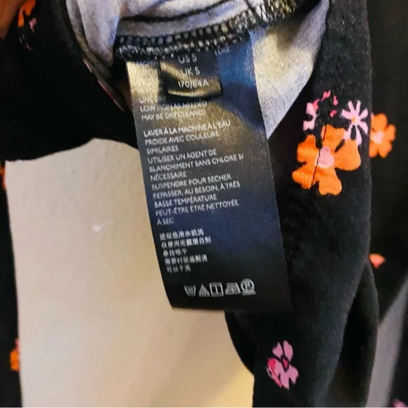 Urban Outfitters Madison Twist-Front Cropped Blouse / Black Floral - Picture 6 of 7